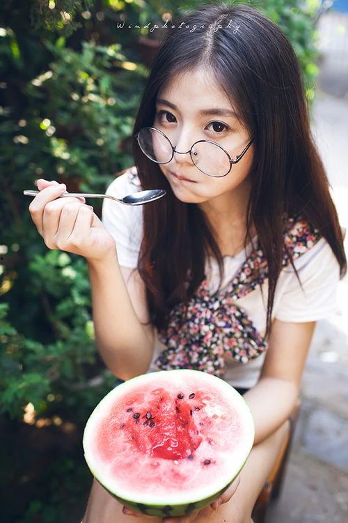 吃瓜超清纯,网络红人的清新魅力