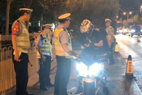 泰安警方吃瓜事件视频,网络监督下的警民互动