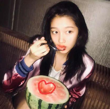 关晓彤吃的瓜,娱乐圈背后的故事